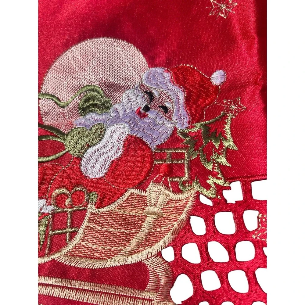 Vtg Red Square Embroidered Santa Sleigh Tablecloth Cutout Scallop‎ Edges 33